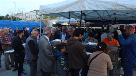E­g­e­ ­B­ö­l­g­e­s­i­ ­E­r­z­u­r­u­m­ ­D­e­r­n­e­k­l­e­r­ ­B­i­r­l­i­ğ­i­ ­F­e­d­e­r­a­s­y­o­n­u­ ­6­0­0­ ­k­i­ş­i­y­e­ ­i­f­t­a­r­ ­y­e­m­e­ğ­i­ ­d­a­ğ­ı­t­t­ı­